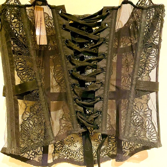 NWT Victoria Secret Designer Collection Corset w/ Swarovski Crystals size 32D - Picture 5 of 6